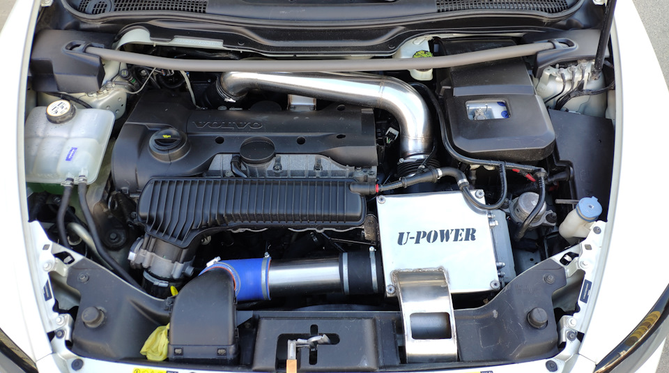 Тюнинг Volvo C30: Stage 2.8 — установка интеркулера, холодного впуска и форсунок Bosch 550cc